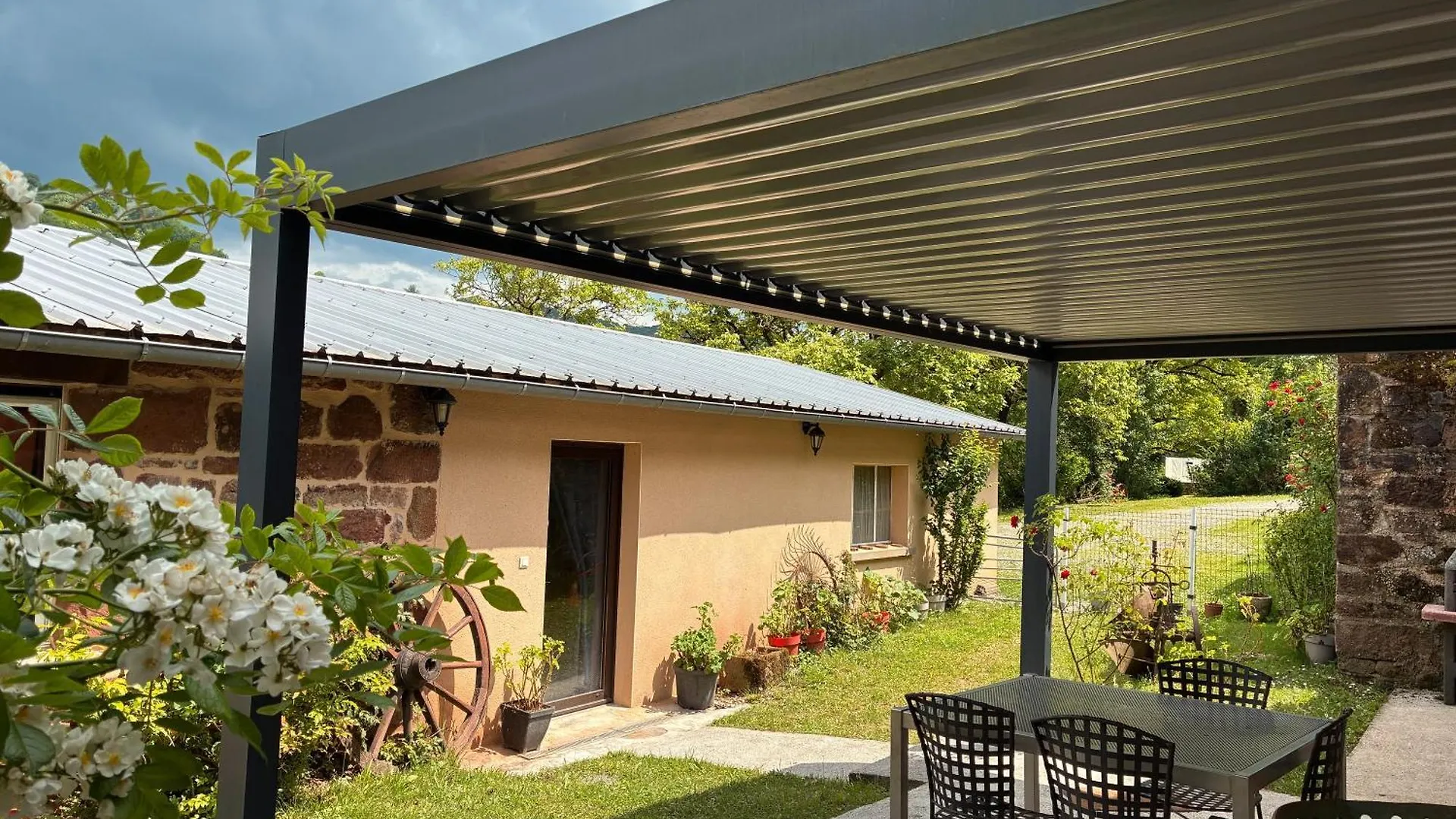 Domaine De Jouani Gite La Charrue Villecomtal Francie